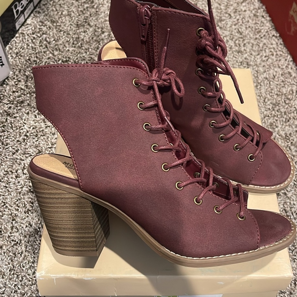 Heels - Picture 2 of 6